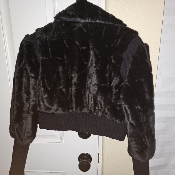 EUC bebe Faux fur crop jacket - Picture 6 of 7